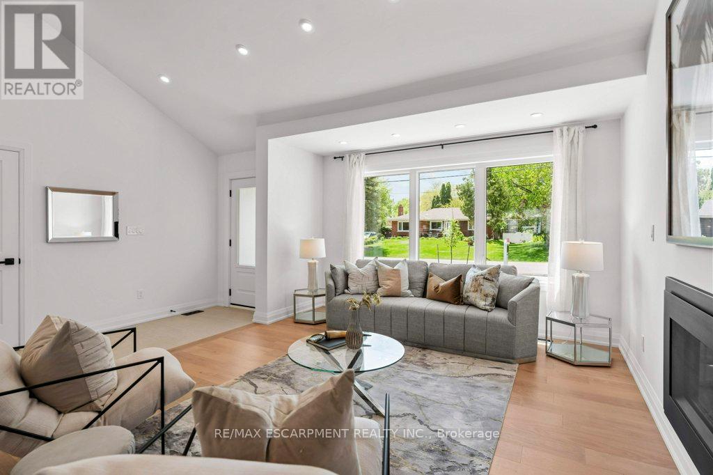Photo 8 of 877 Condor Drive, Burlington ON
