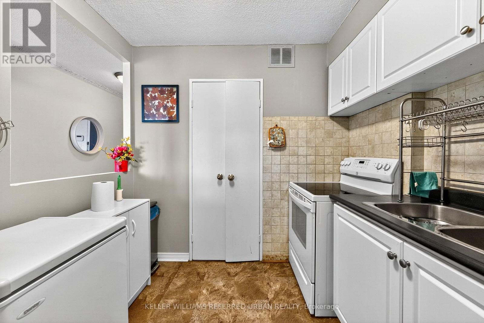 Photo 10 of 401 1881 Jane Street, Toronto ON