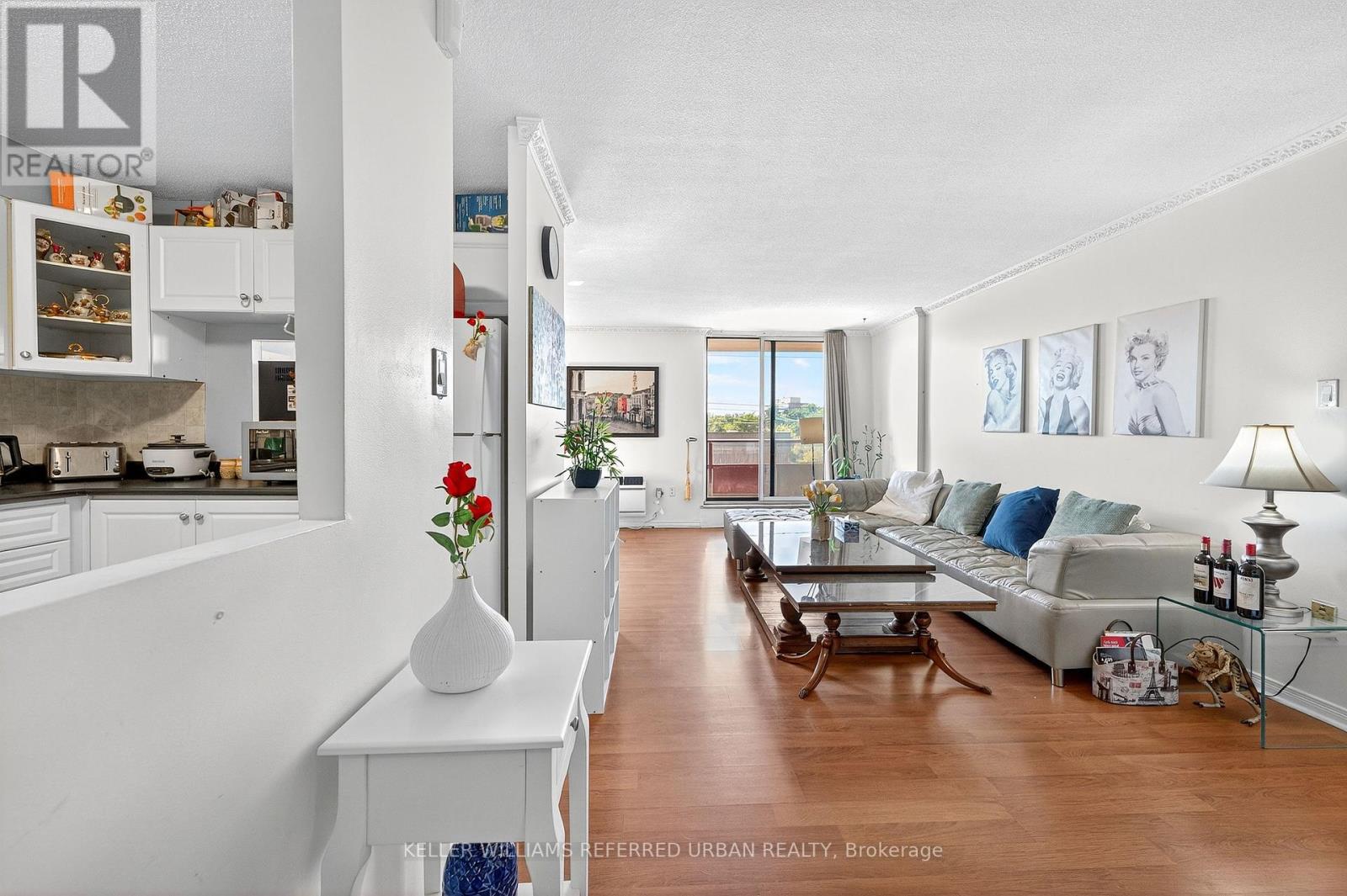 Photo 1 of 401 1881 Jane Street, Toronto ON