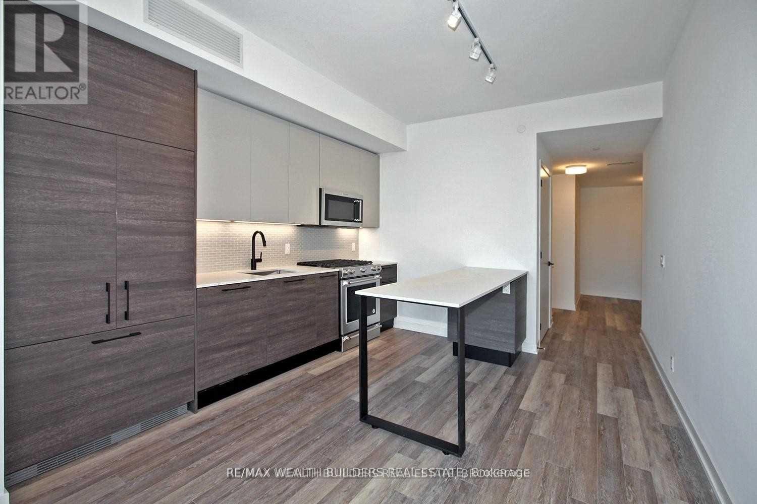Photo 7 of 511 2118 Bloor Street W, Toronto ON