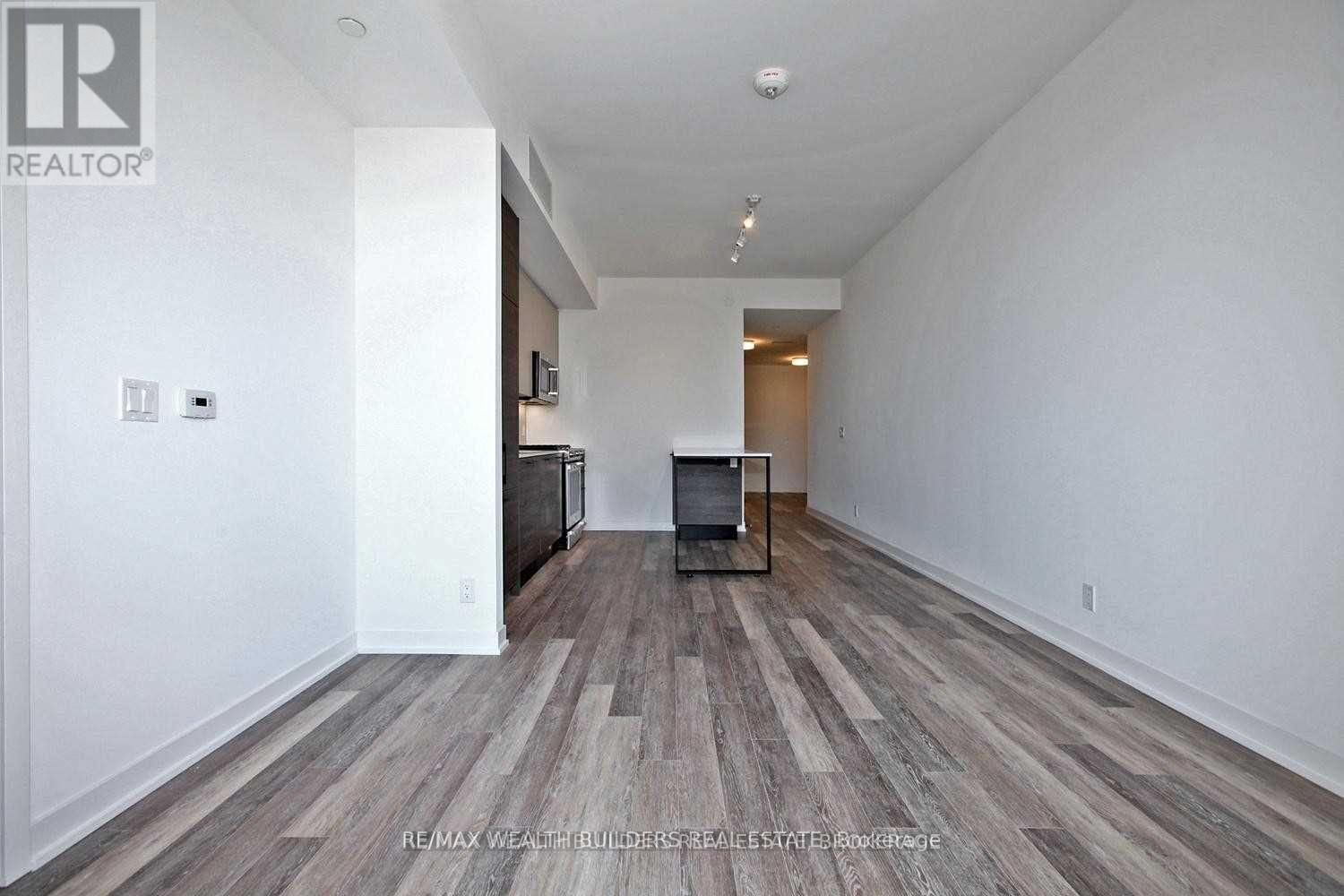 Photo 29 of 511 2118 Bloor Street W, Toronto ON