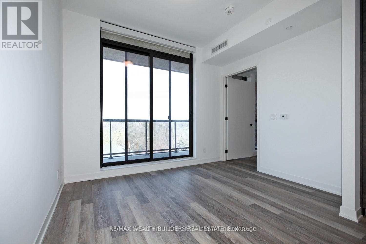 Photo 10 of 511 2118 Bloor Street W, Toronto ON