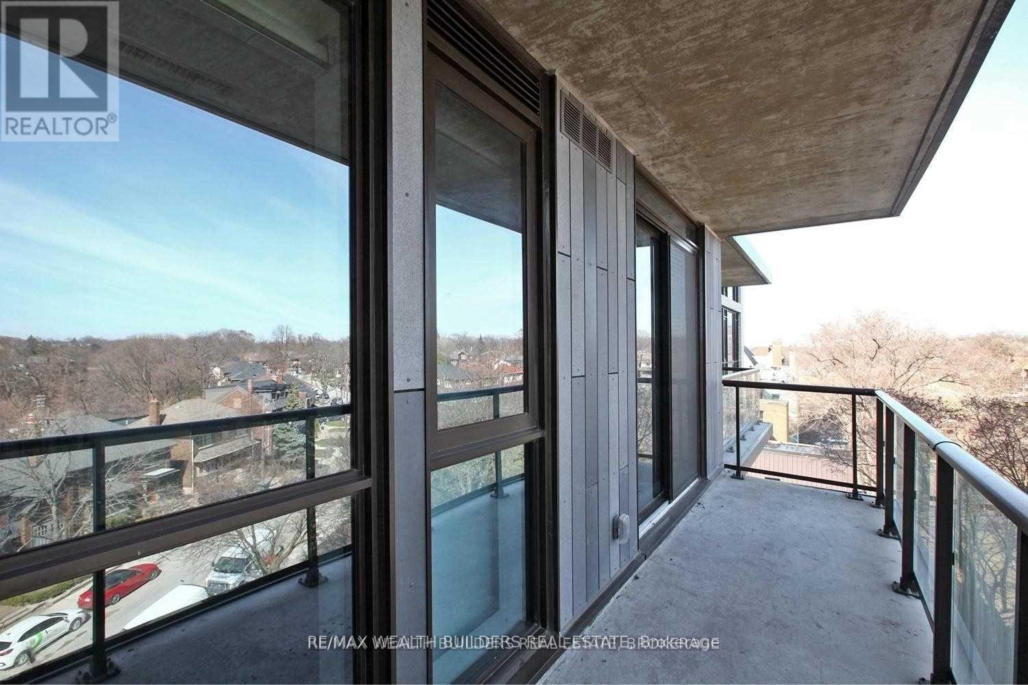 Photo 23 of 511 2118 Bloor Street W, Toronto ON