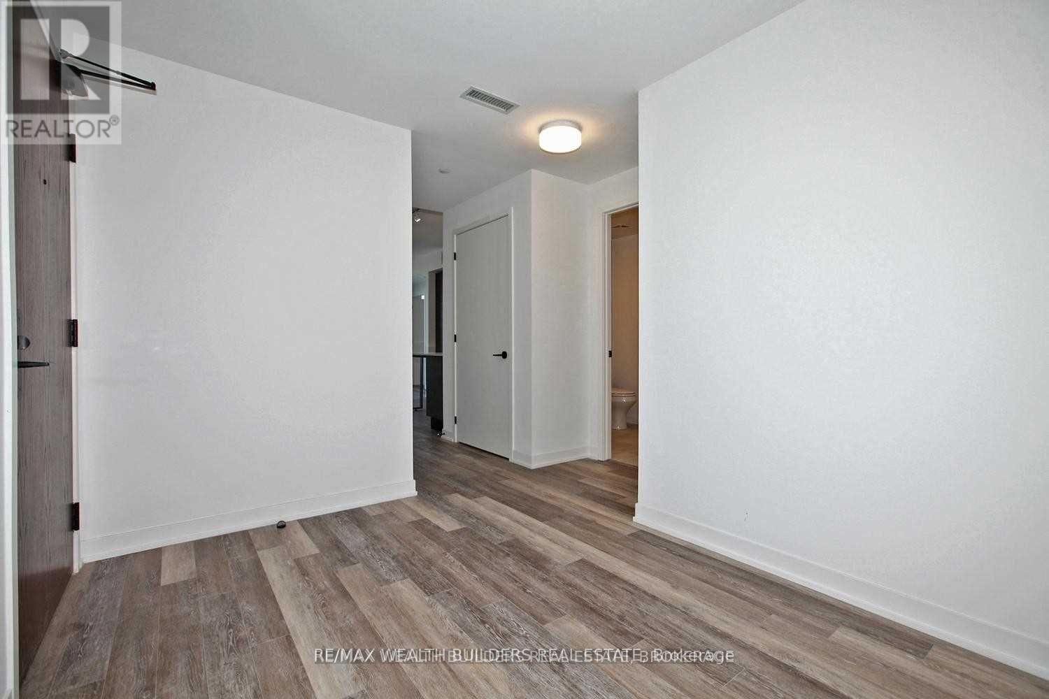 Photo 2 of 511 2118 Bloor Street W, Toronto ON