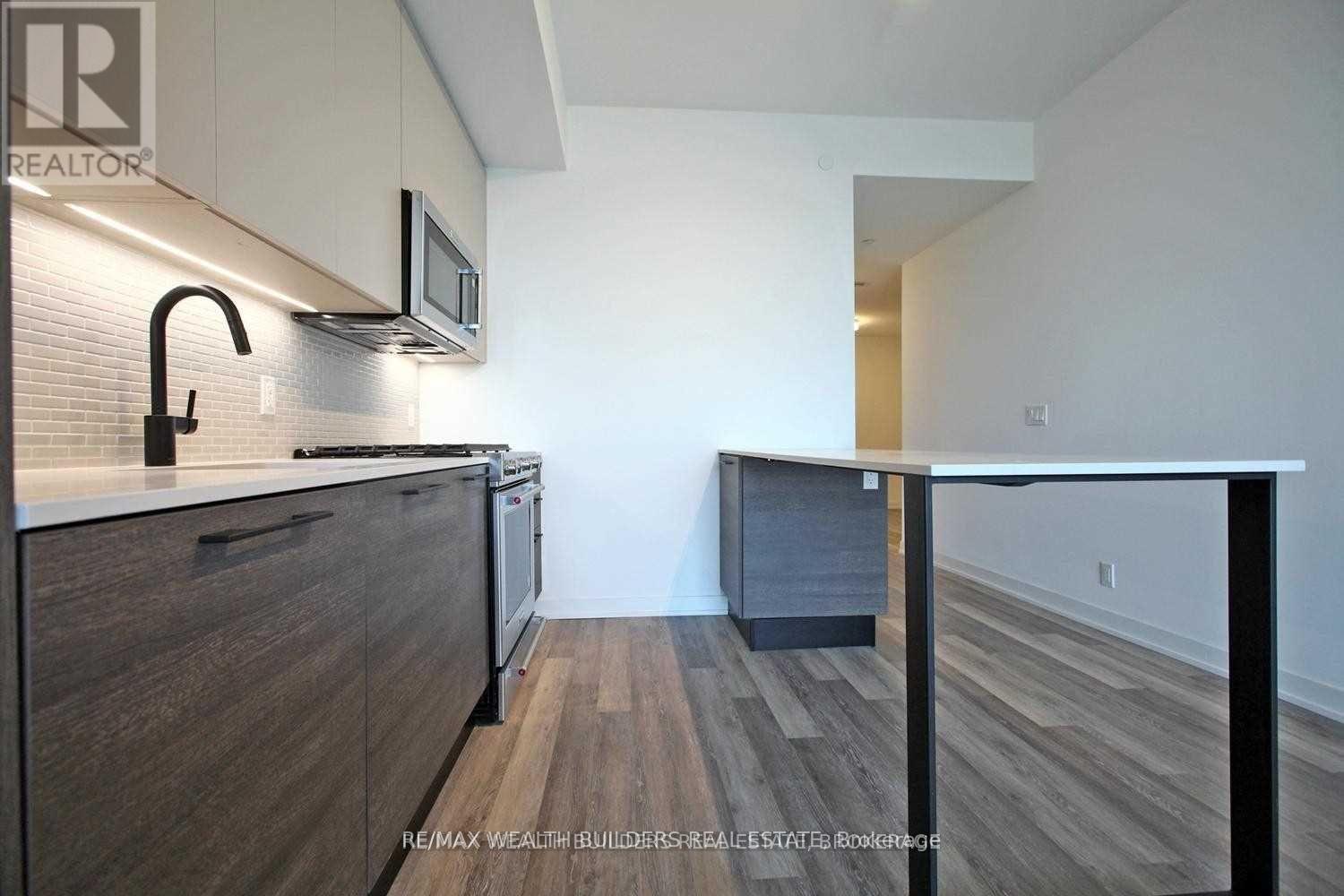 Photo 18 of 511 2118 Bloor Street W, Toronto ON