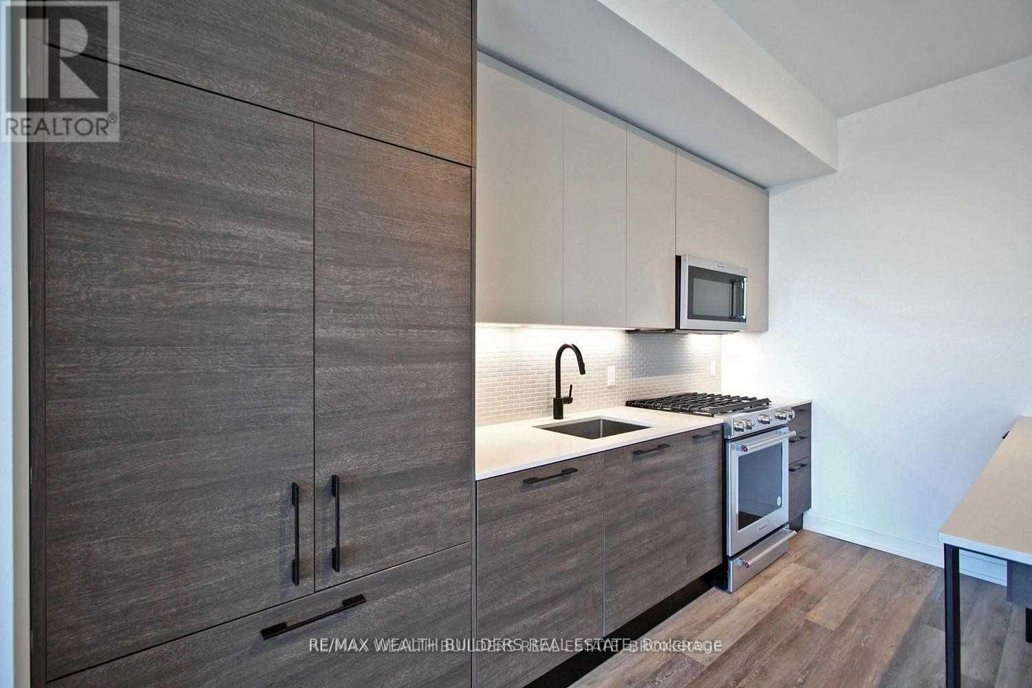 Photo 5 of 511 2118 Bloor Street W, Toronto ON