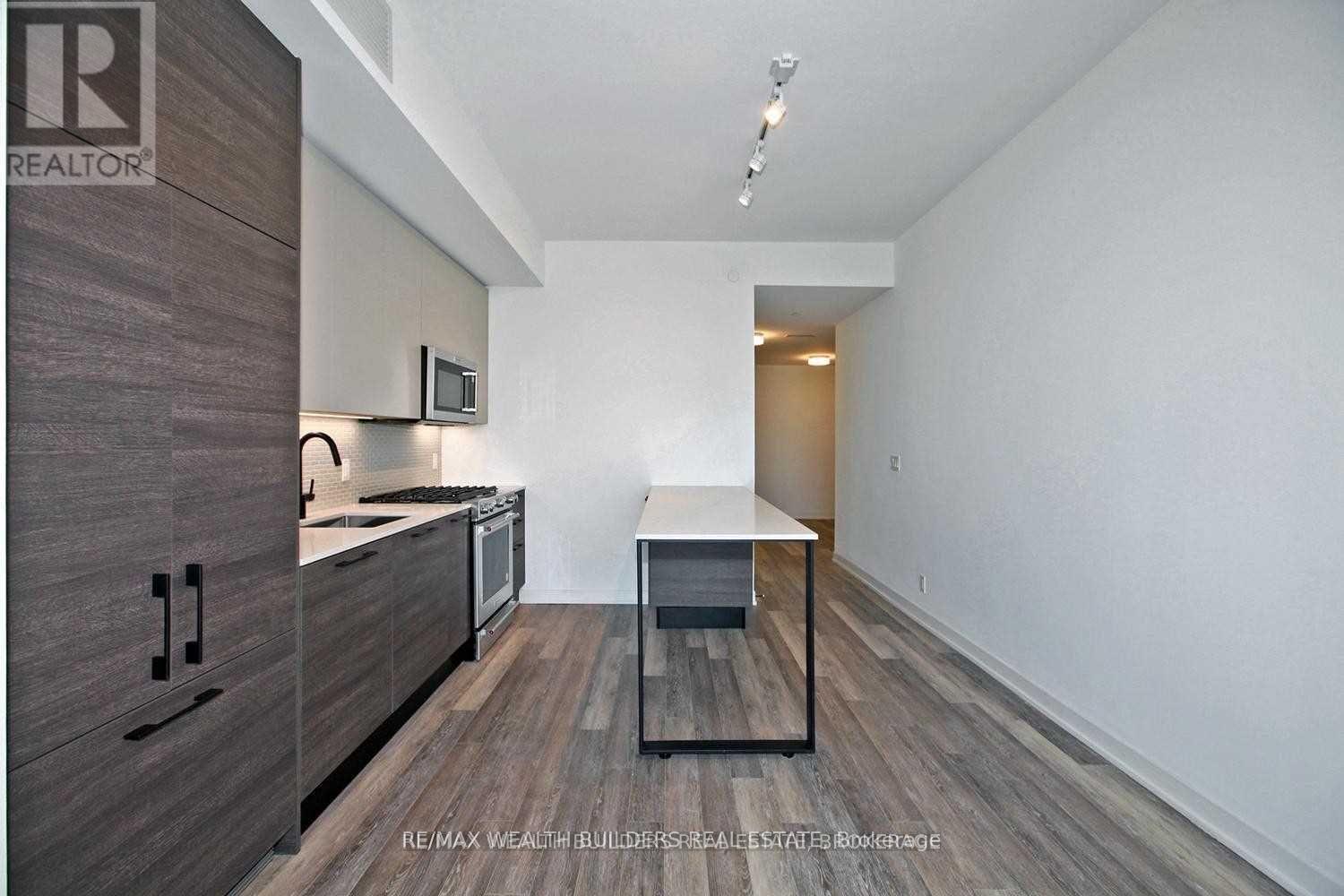 Photo 32 of 511 2118 Bloor Street W, Toronto ON