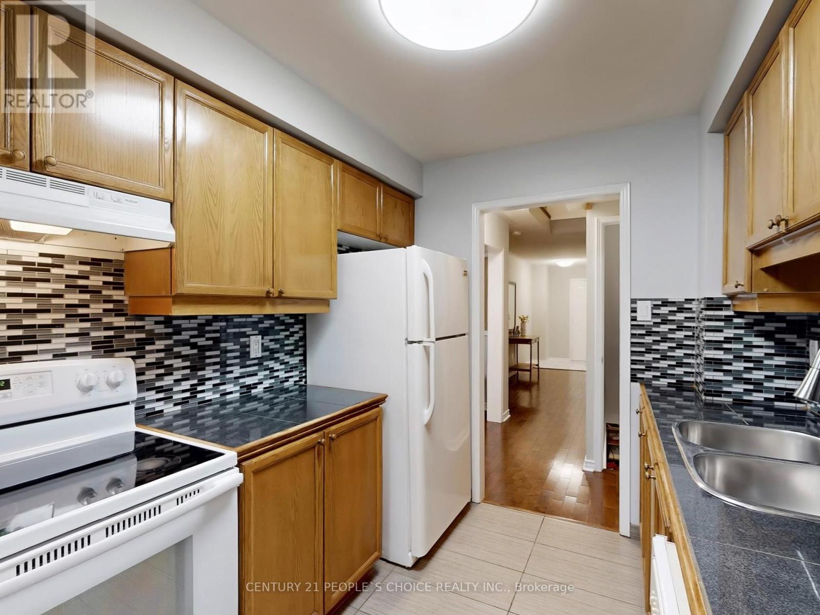 Photo 14 of 66 6050 Bidwell Trail, Mississauga ON