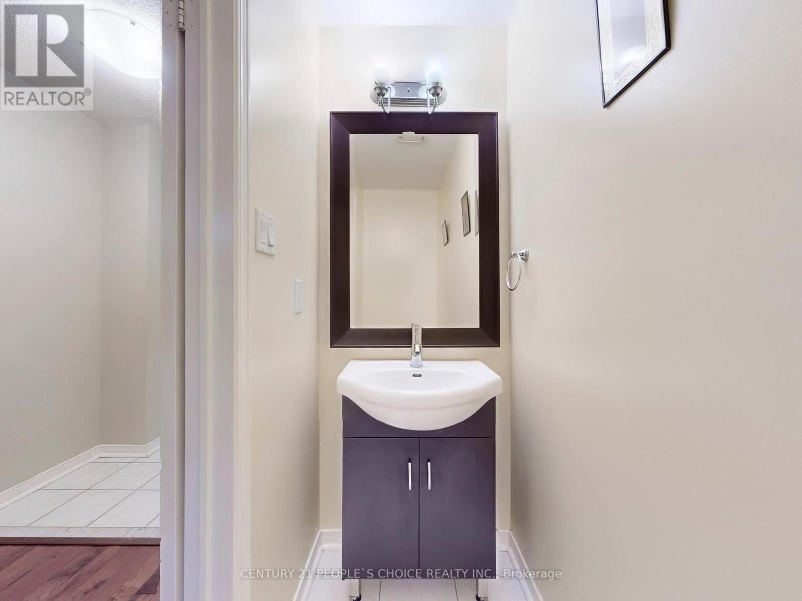 Photo 17 of 66 6050 Bidwell Trail, Mississauga ON