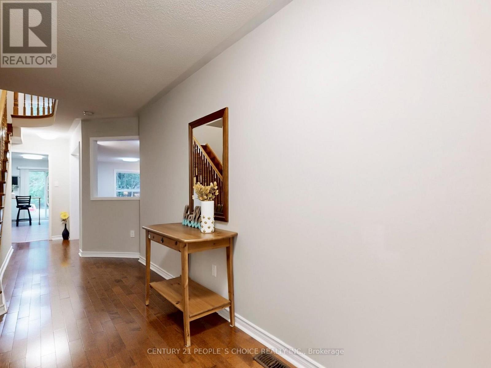 Photo 2 of 66 6050 Bidwell Trail, Mississauga ON