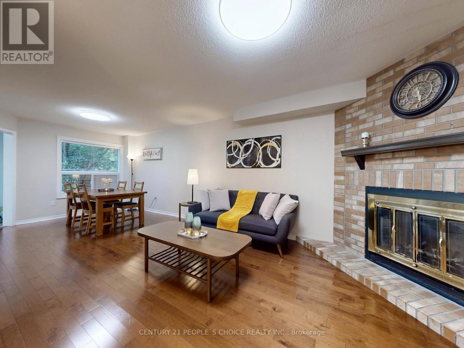 Photo 3 of 66 6050 Bidwell Trail, Mississauga ON