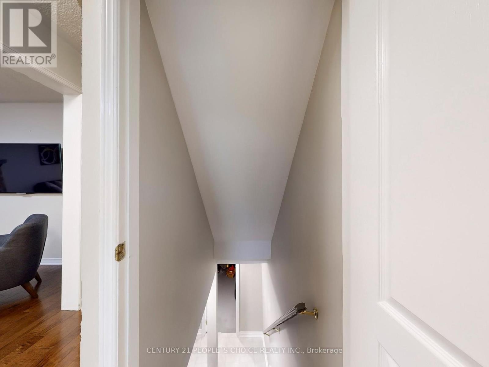 Photo 33 of 66 6050 Bidwell Trail, Mississauga ON