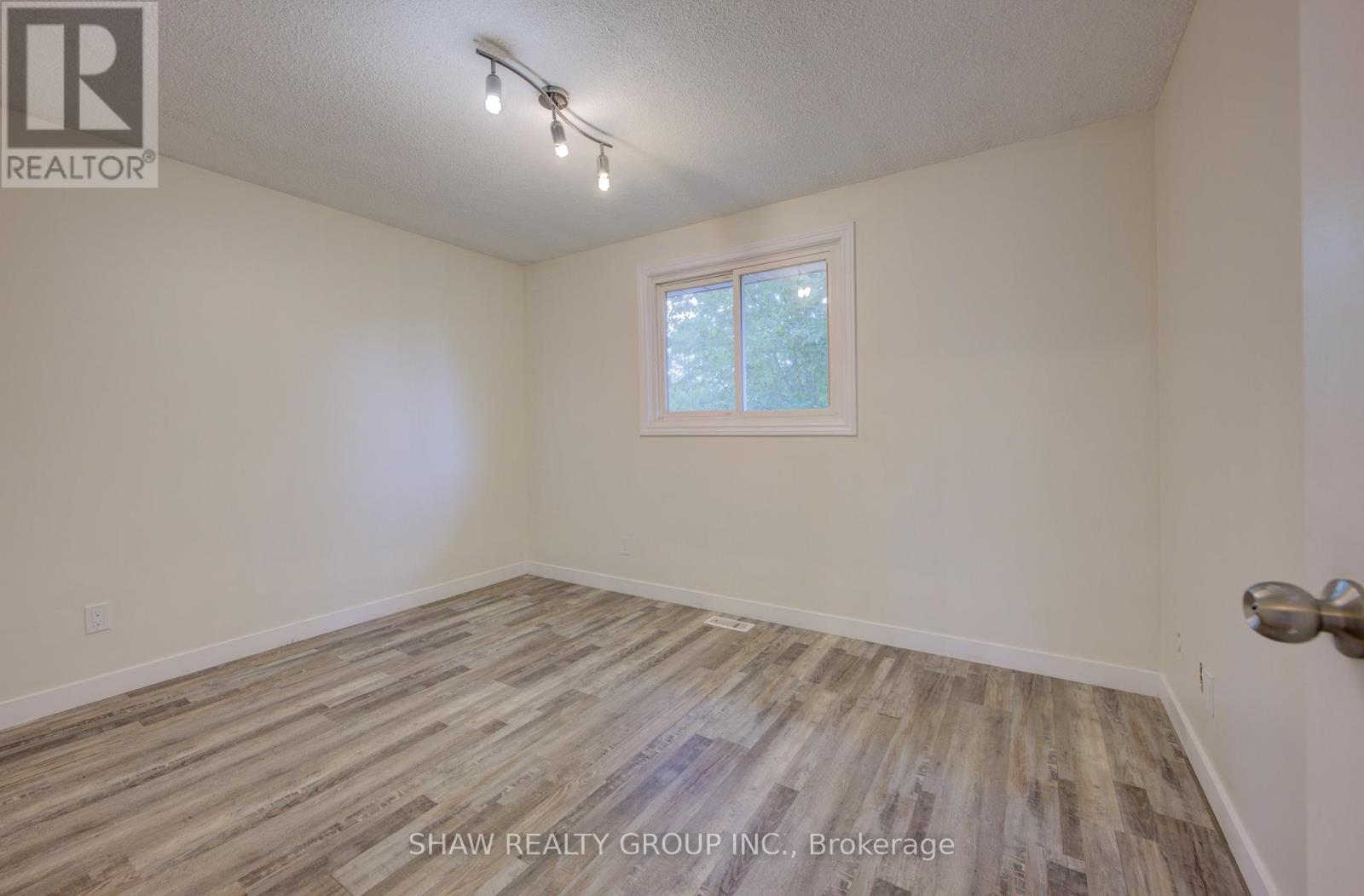 Photo 20 of 259 Lorraine Avenue, Kitchener ON