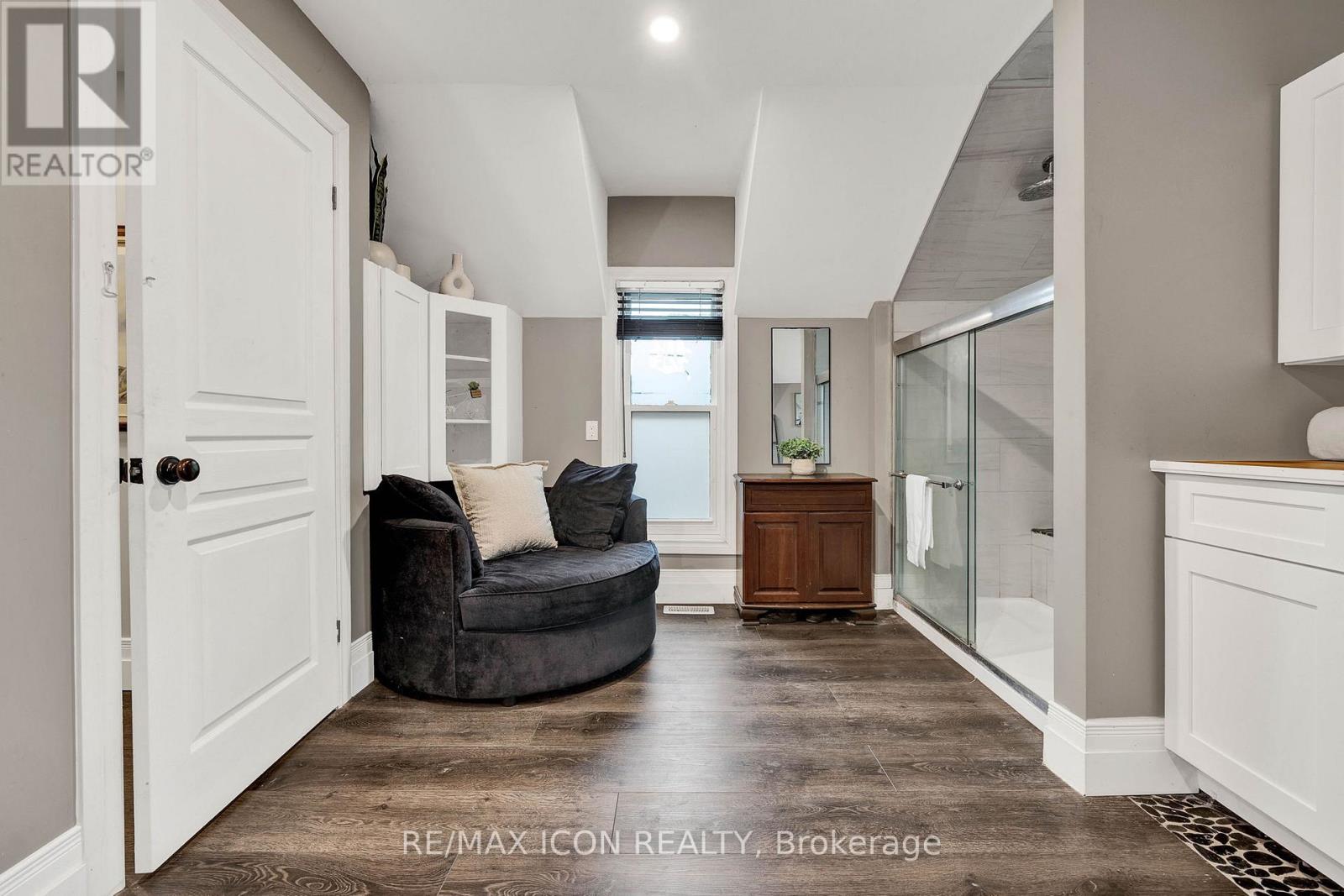 Photo 12 of 115 Cedar Street, Cambridge ON