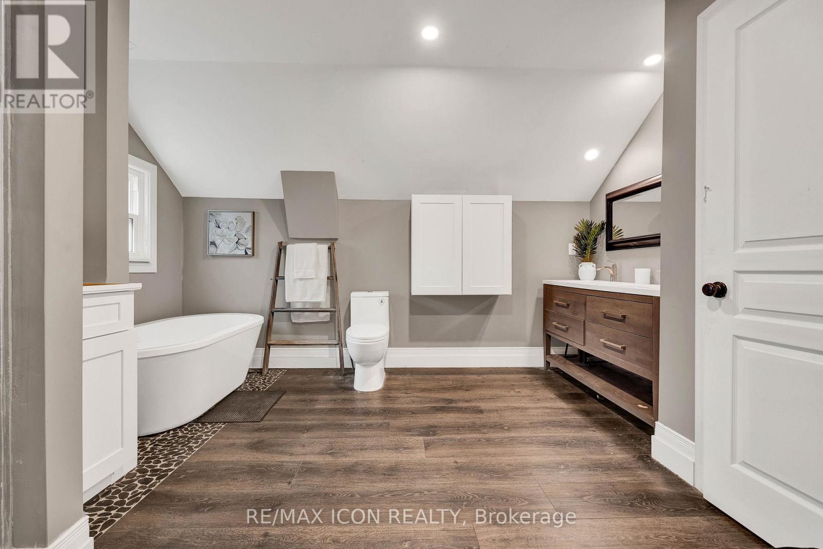 Photo 13 of 115 Cedar Street, Cambridge ON
