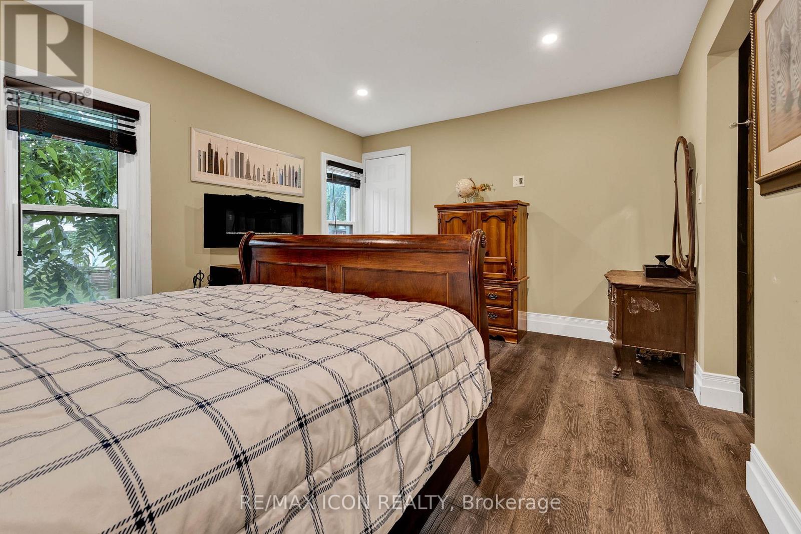 Photo 20 of 115 Cedar Street, Cambridge ON