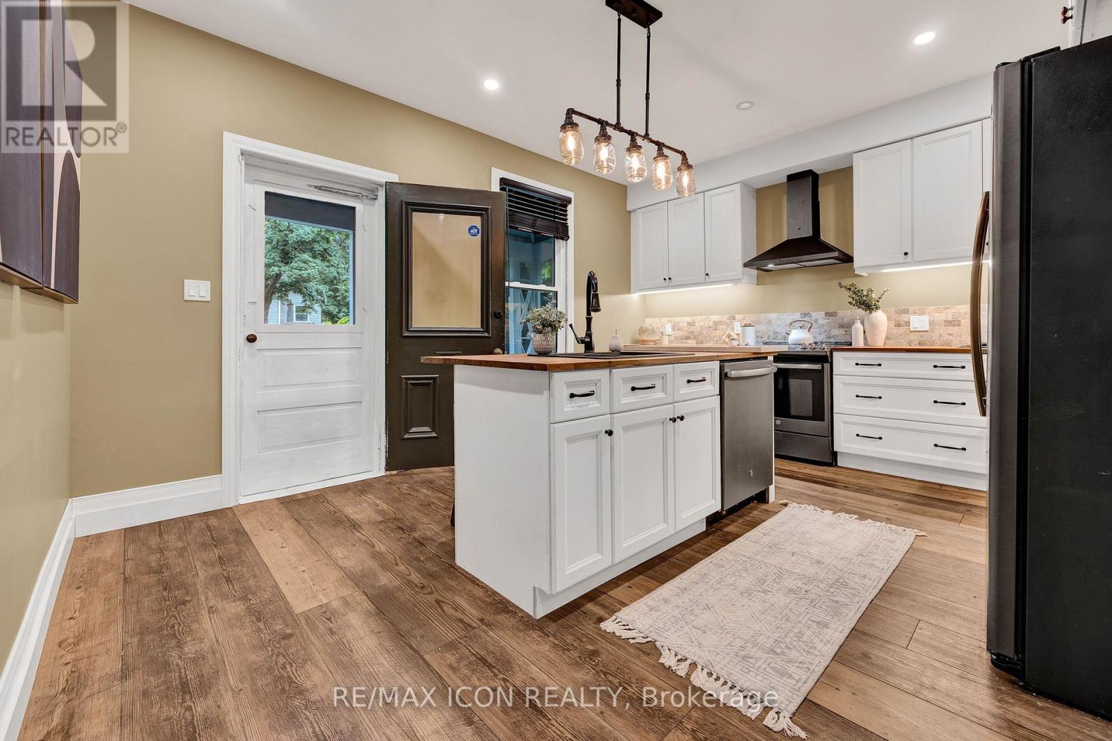 Photo 7 of 115 Cedar Street, Cambridge ON