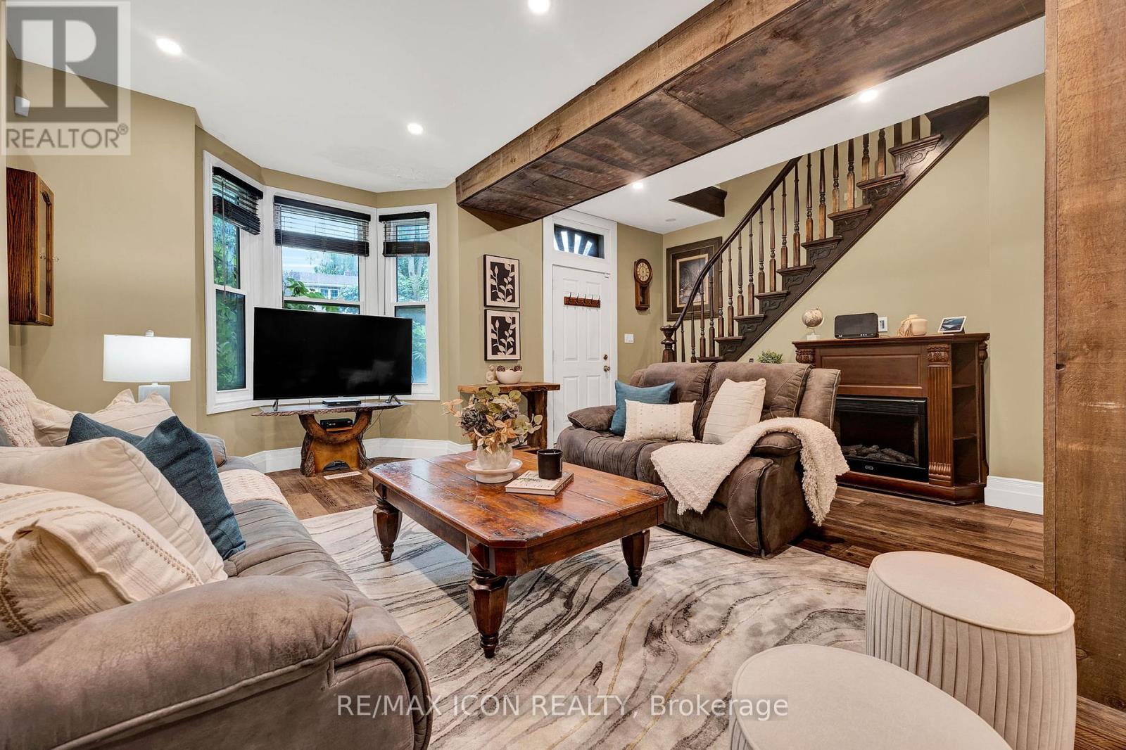Photo 4 of 115 Cedar Street, Cambridge ON