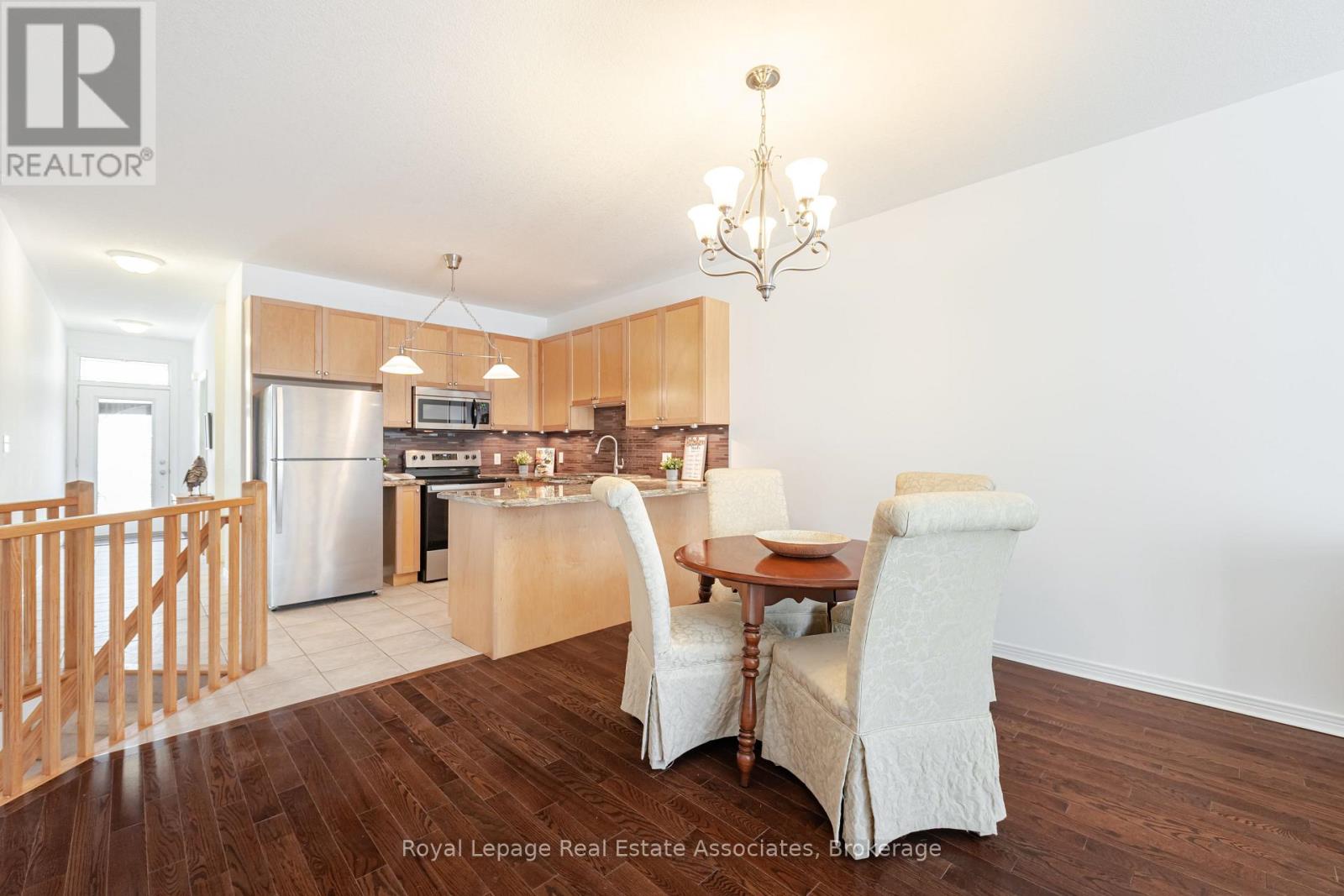 Photo 22 of 10 Cornflower Crescent, Hamilton ON