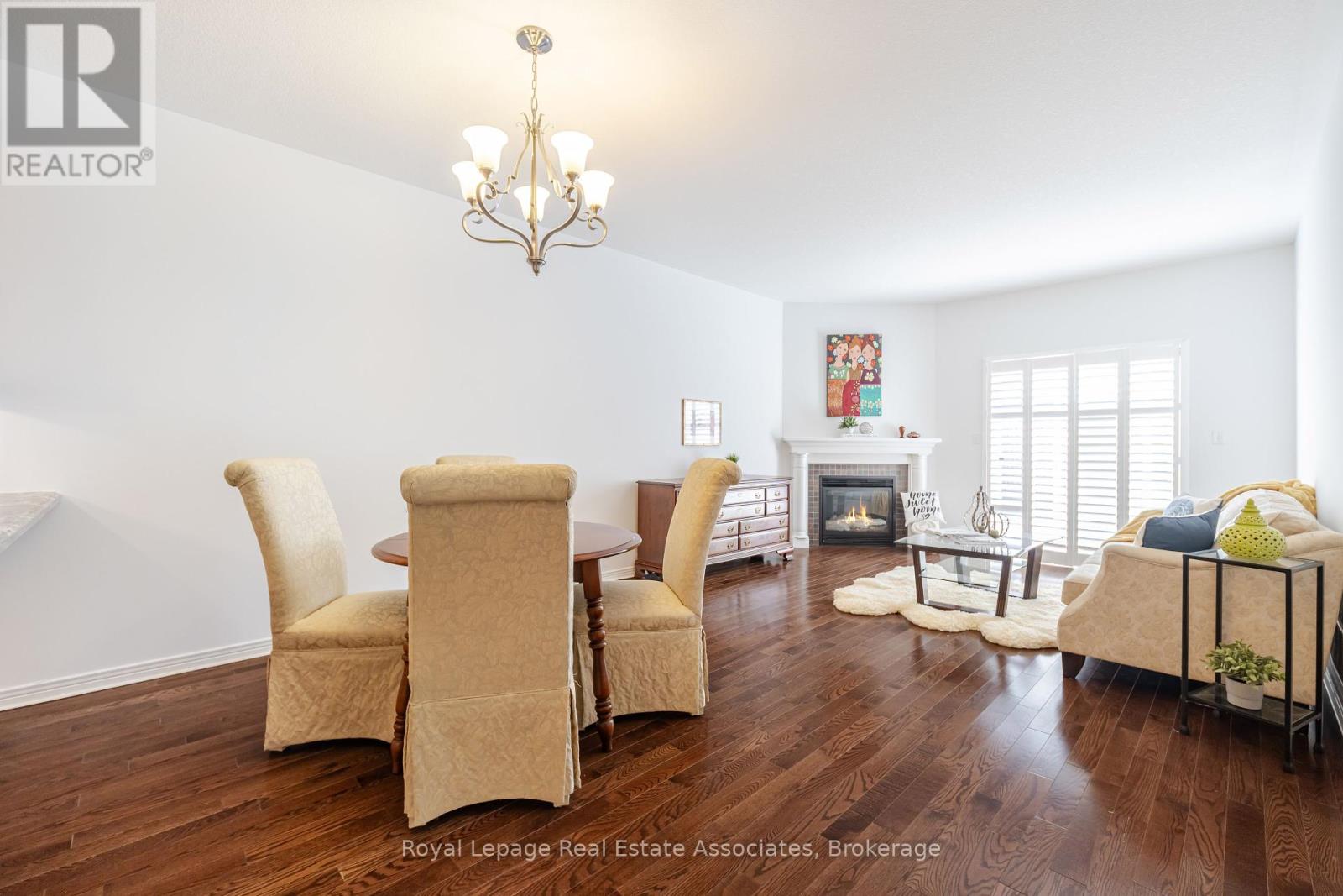Photo 17 of 10 Cornflower Crescent, Hamilton ON