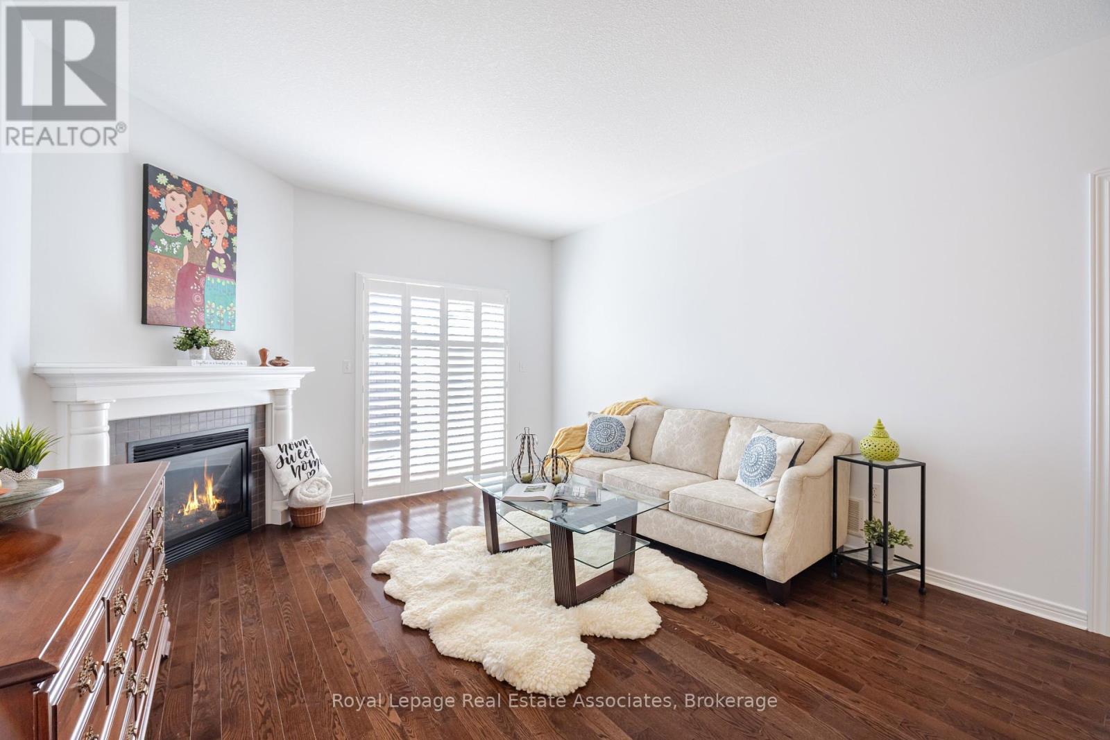 Photo 13 of 10 Cornflower Crescent, Hamilton ON
