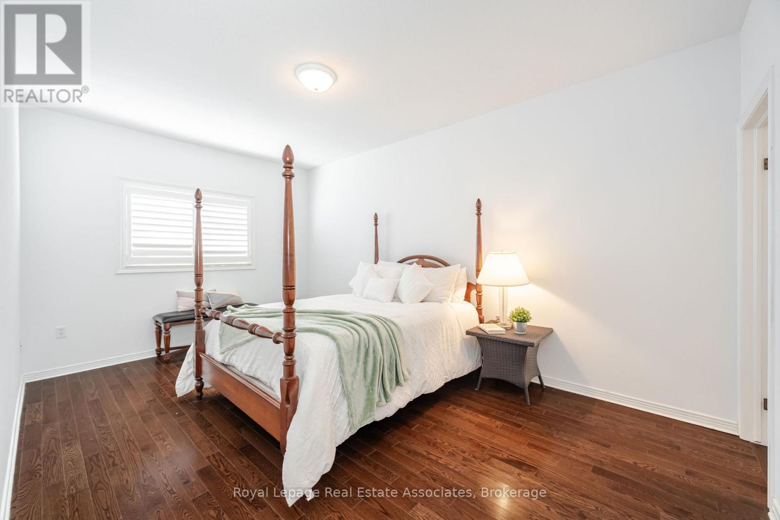 Photo 3 of 10 Cornflower Crescent, Hamilton ON