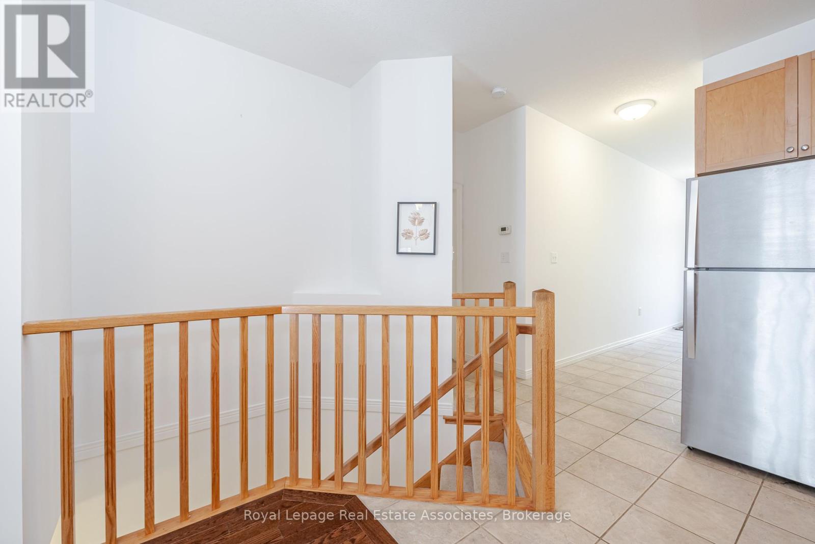 Photo 18 of 10 Cornflower Crescent, Hamilton ON