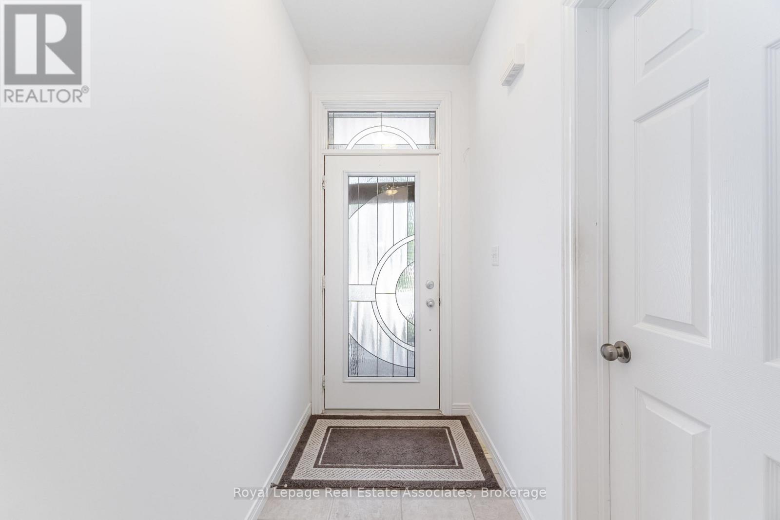 Photo 21 of 10 Cornflower Crescent, Hamilton ON