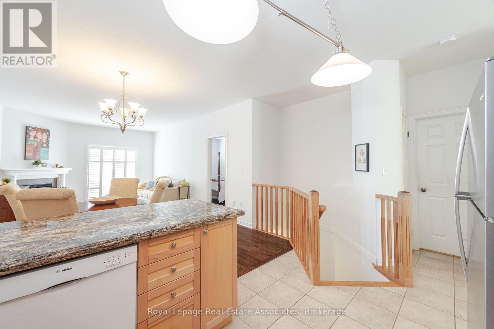 Photo 12 of 10 Cornflower Crescent, Hamilton ON