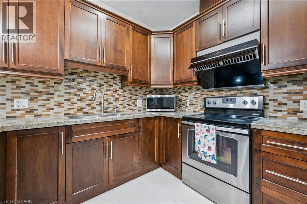 Photo 8 of 62 Turner Avenue, Kitchener ON