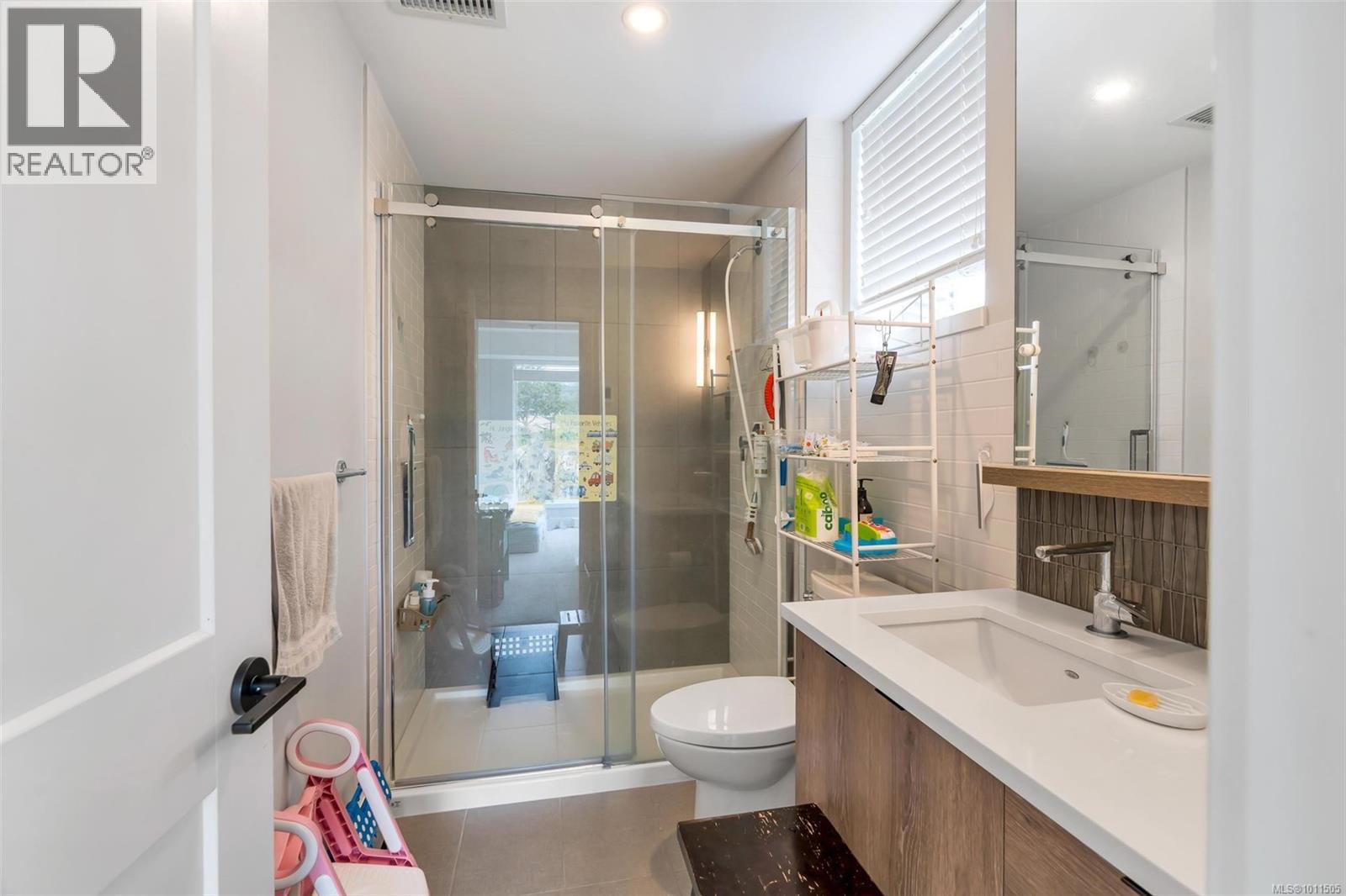 301 950 Whirlaway Crescent, Langford