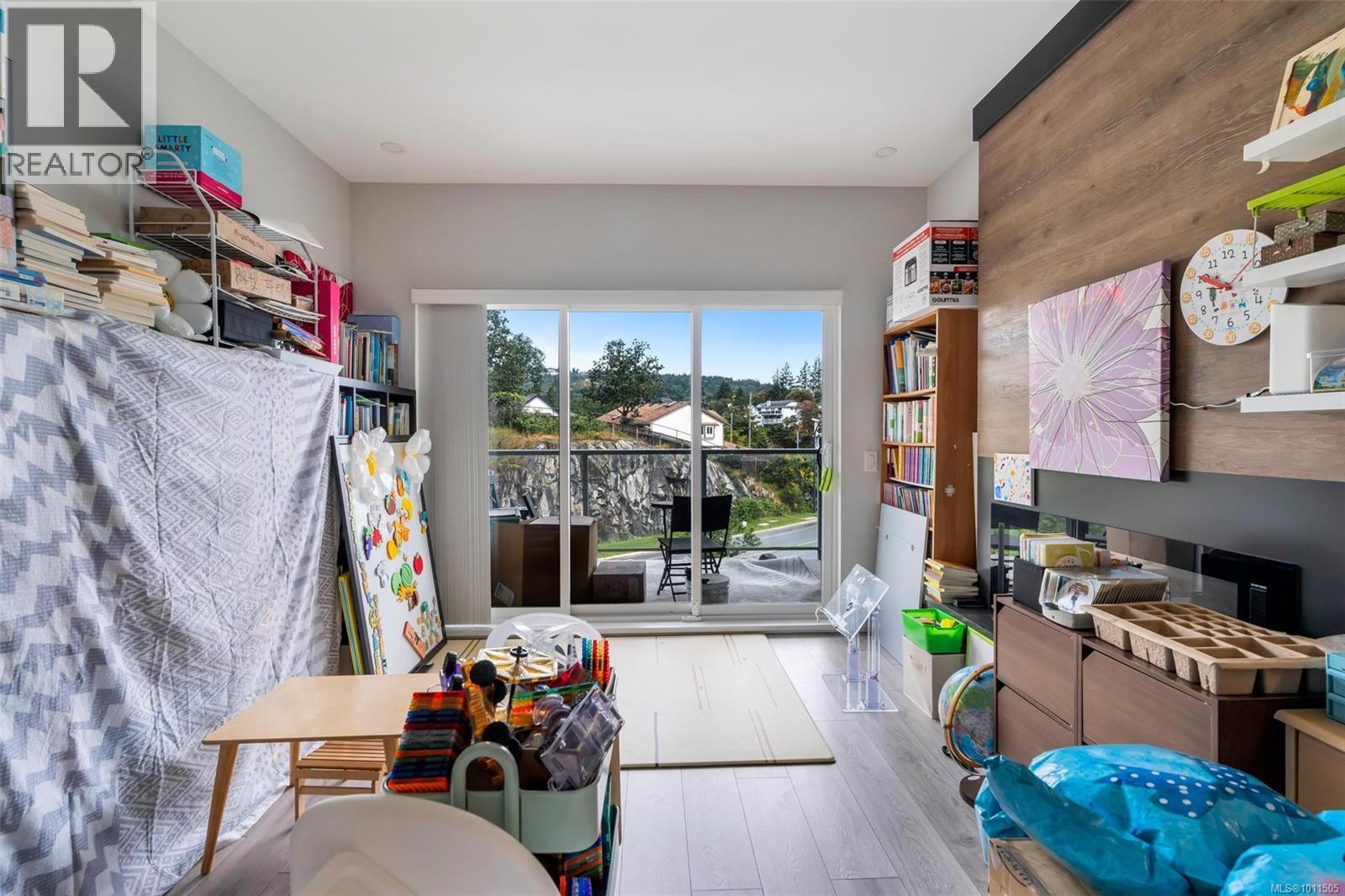 301 950 Whirlaway Crescent, Langford