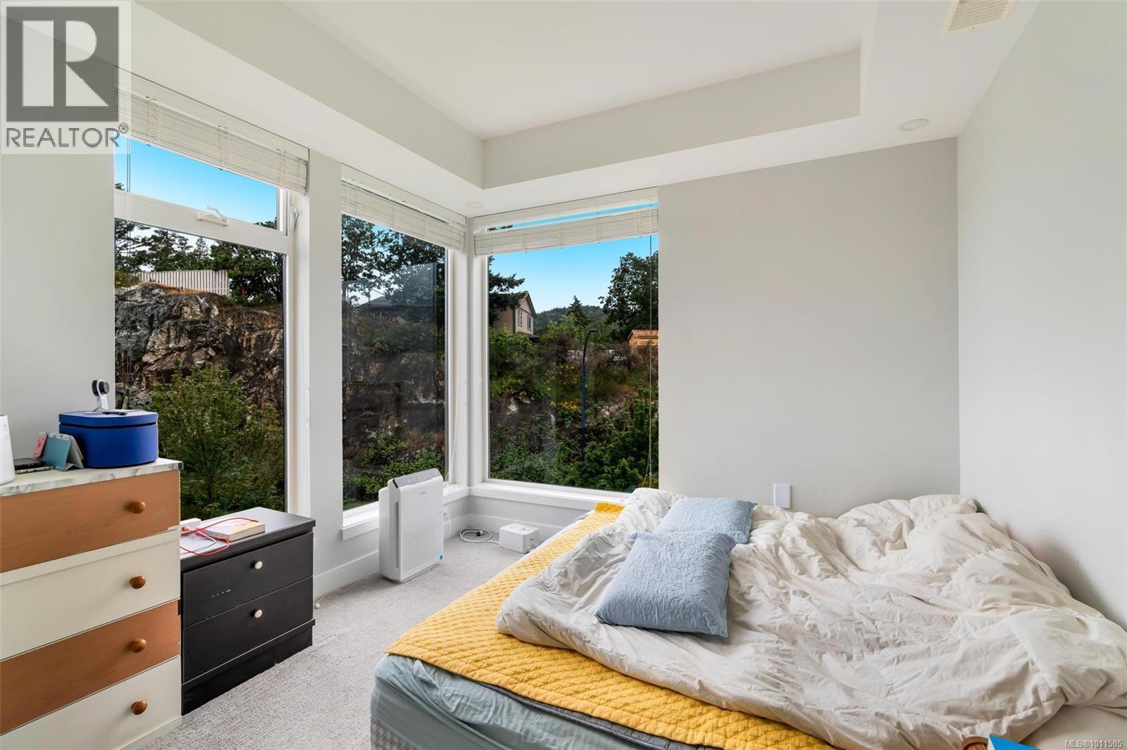 301 950 Whirlaway Crescent, Langford