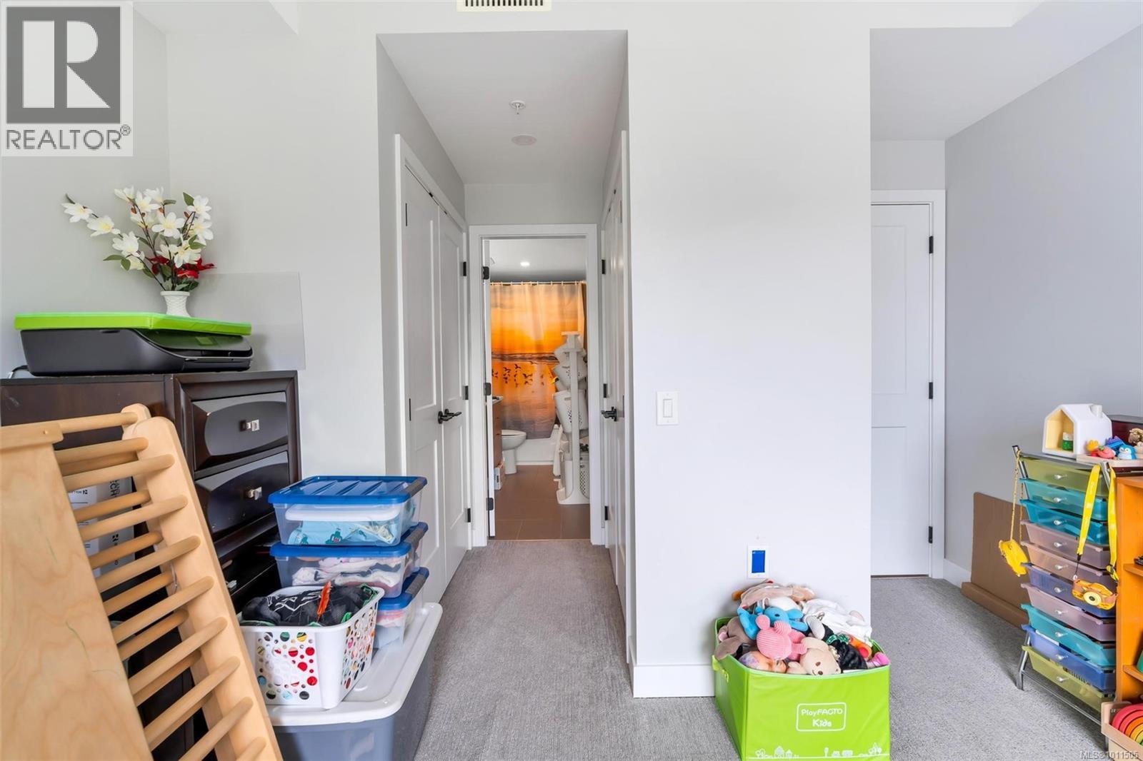 301 950 Whirlaway Crescent, Langford