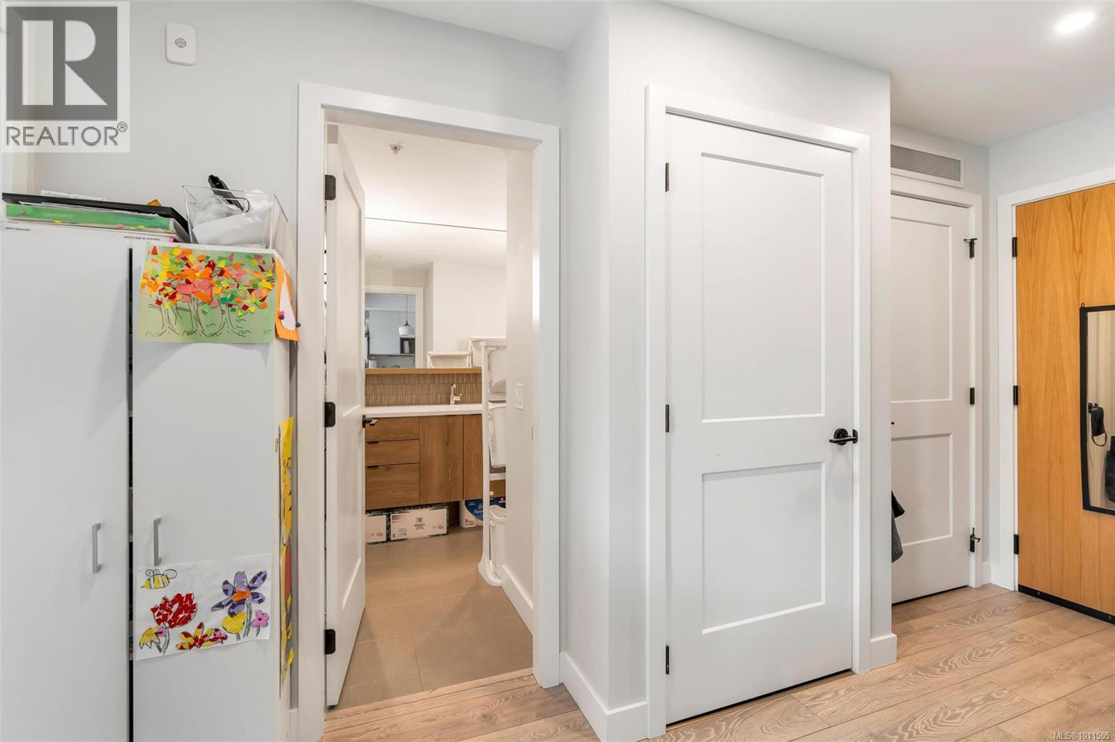 301 950 Whirlaway Crescent, Langford