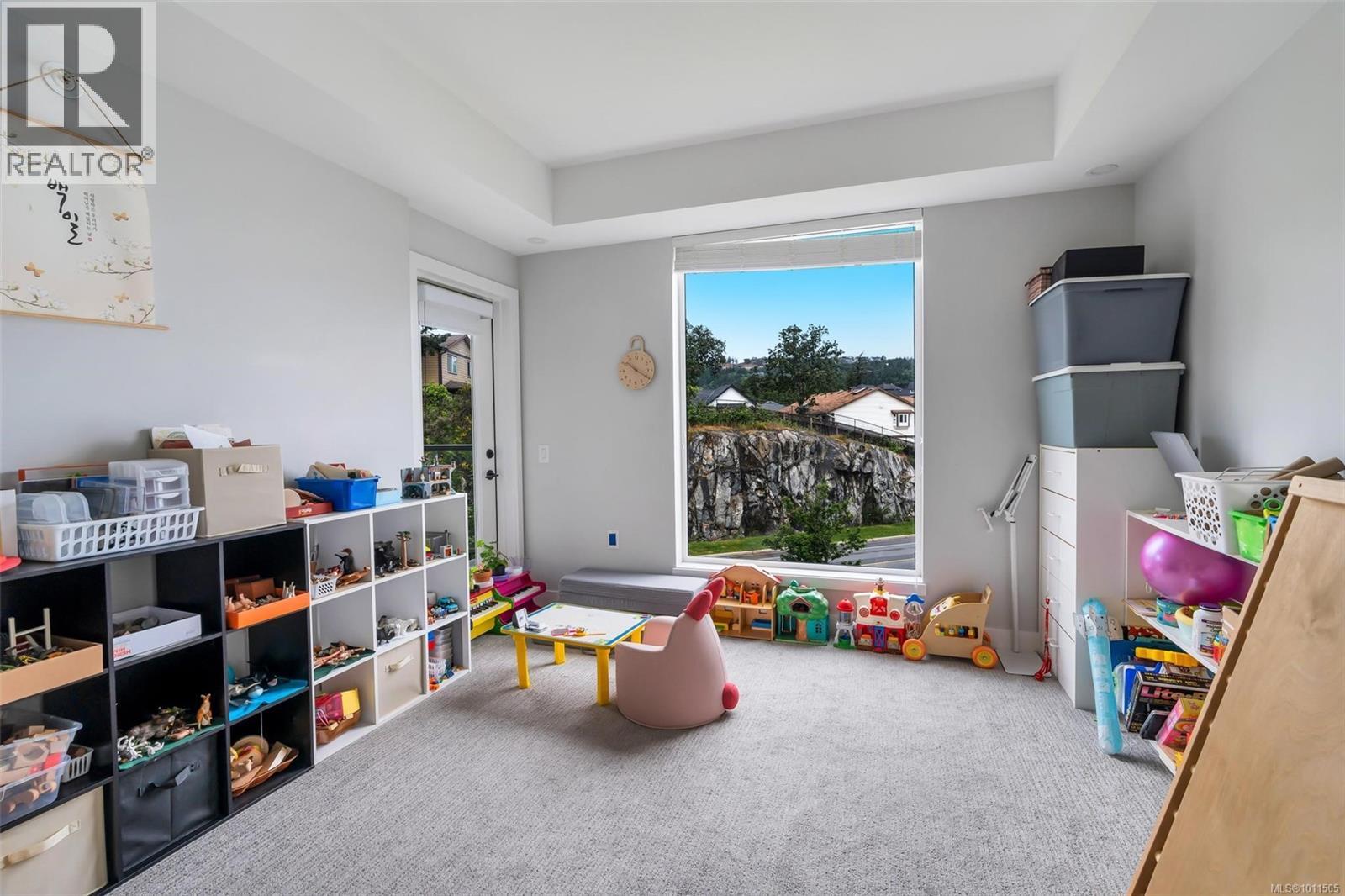301 950 Whirlaway Crescent, Langford