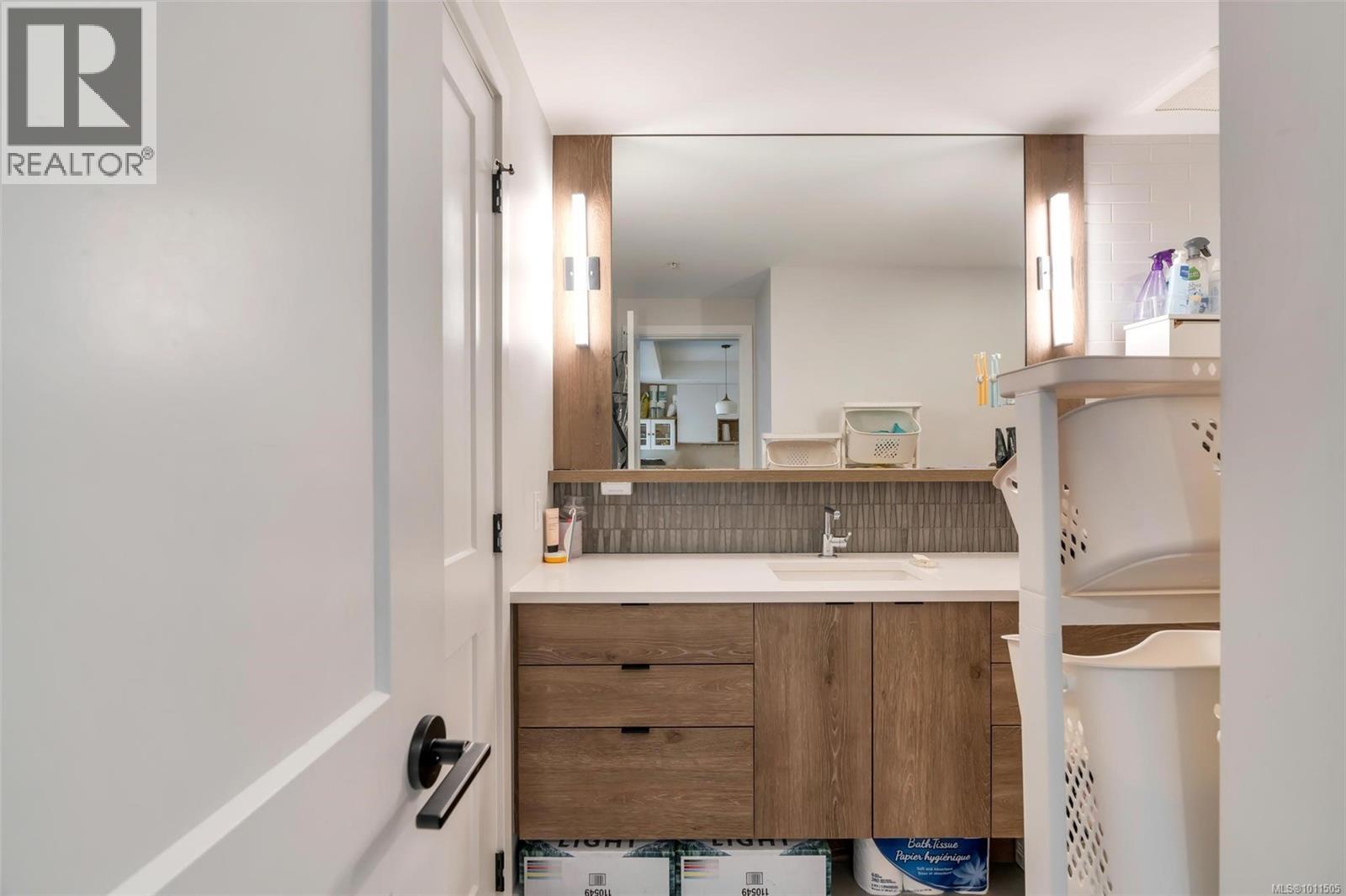 301 950 Whirlaway Crescent, Langford