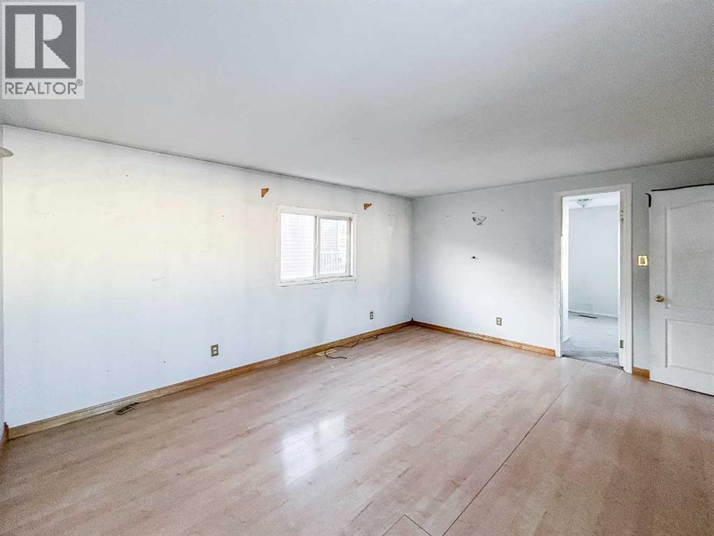 Photo 12 of 292 Grandview Crescent, Fort Mcmurray AB