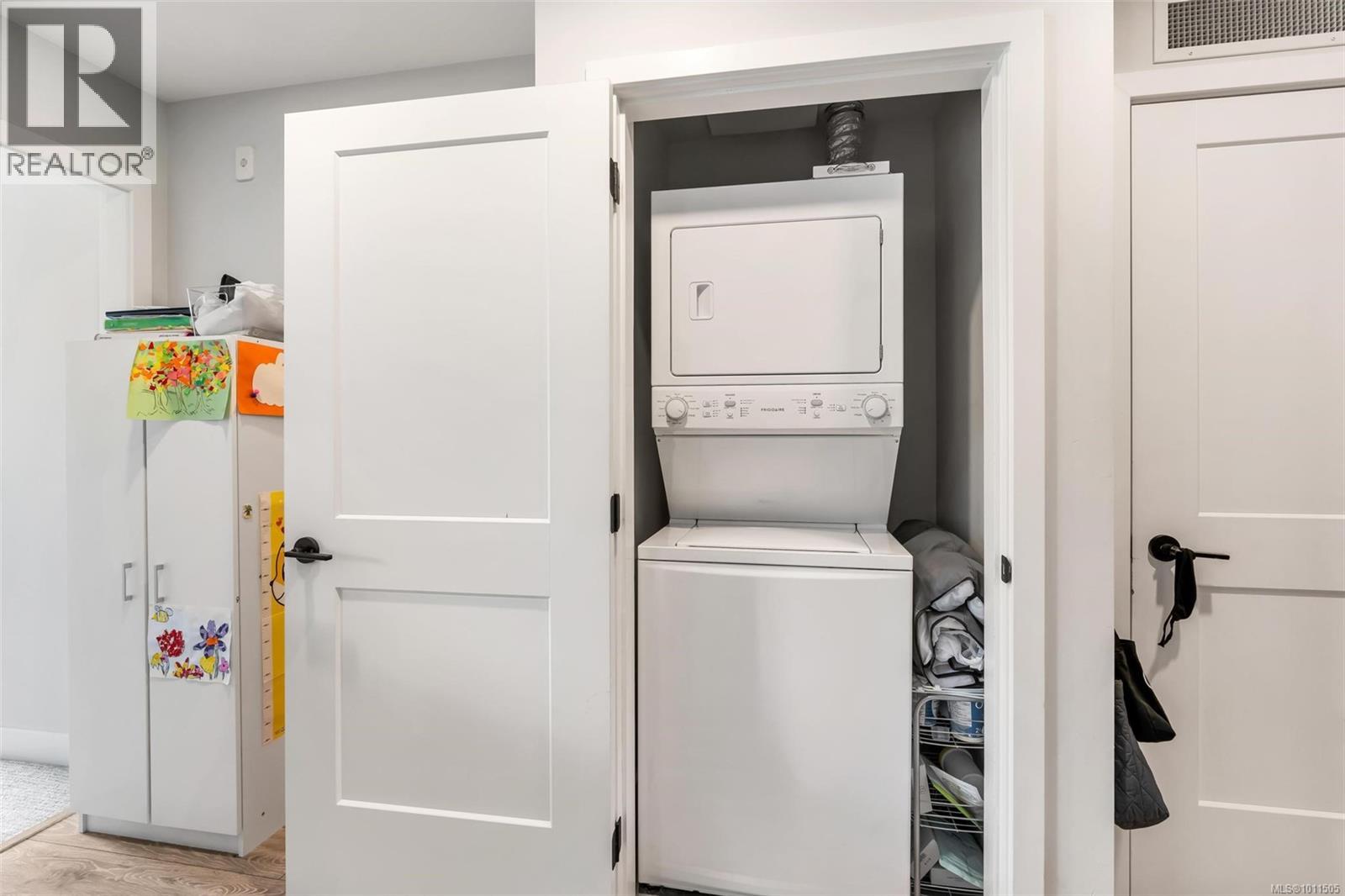 301 950 Whirlaway Crescent, Langford