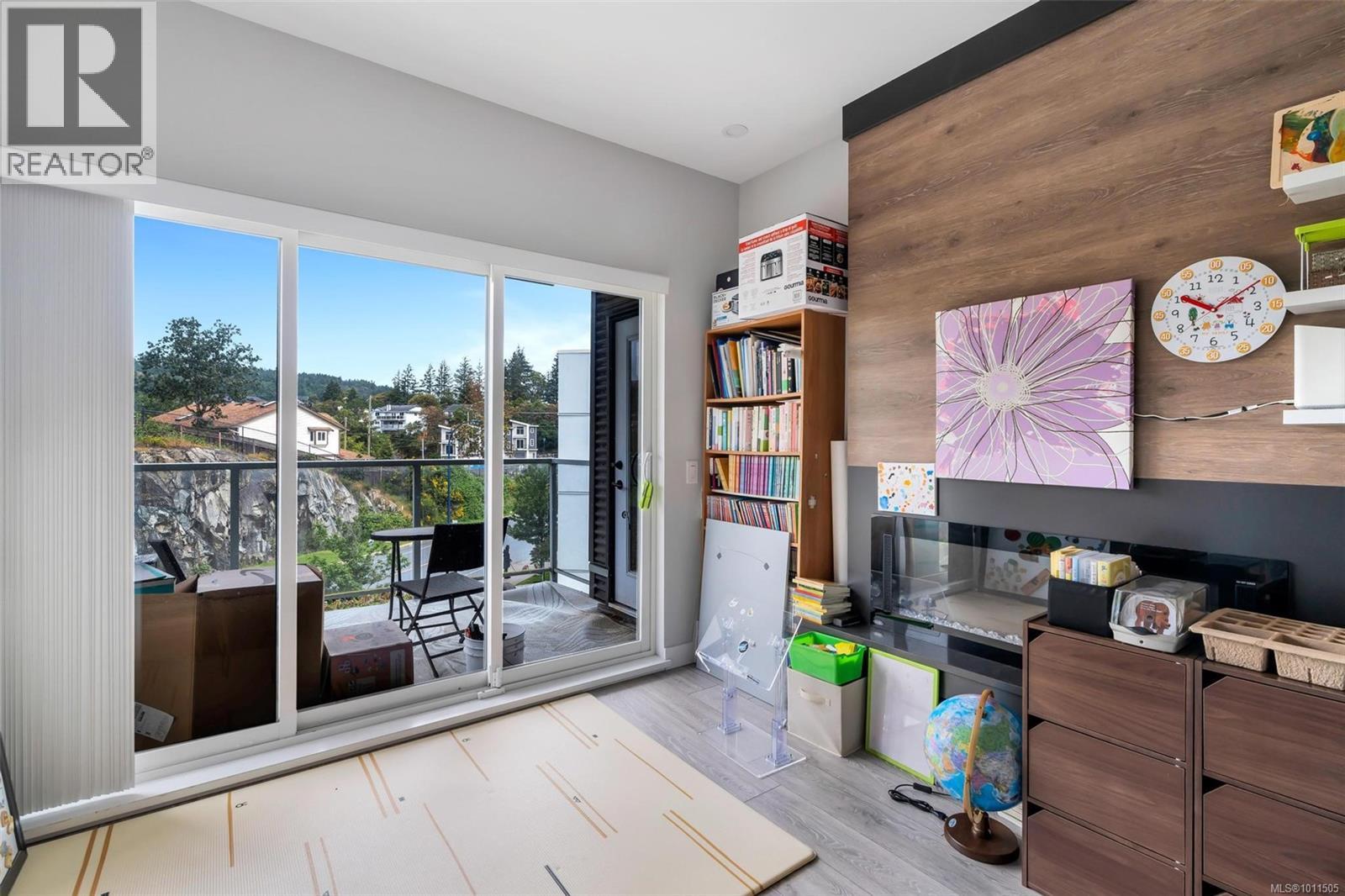 301 950 Whirlaway Crescent, Langford