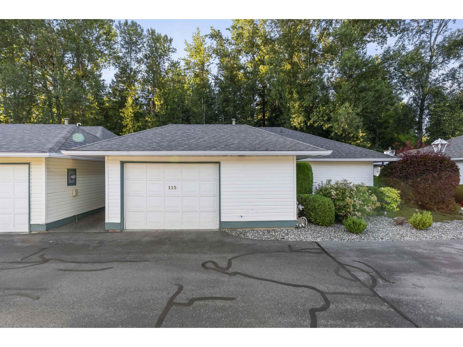 Photo 1 of 115 10172 141 Street, Surrey BC