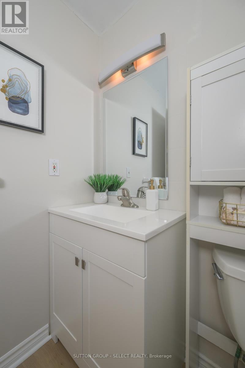 Photo 17 of 305 1600 Adelaide Street N, London North ON