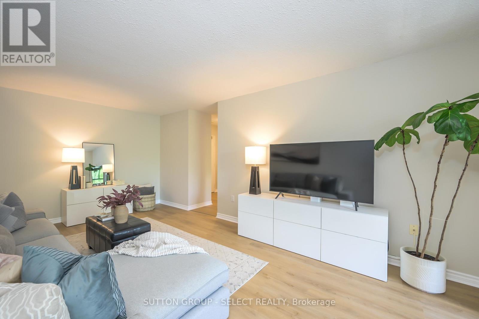 Photo 5 of 305 1600 Adelaide Street N, London North ON