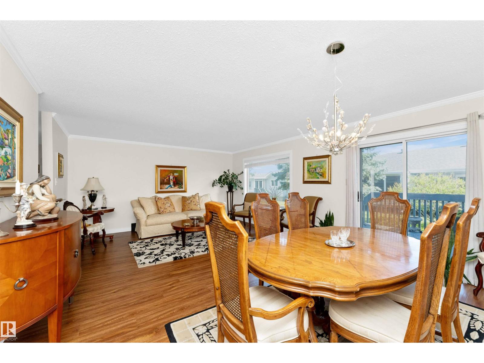 Photo 13 of 17306 Callingwood Rd Nw, Edmonton AB