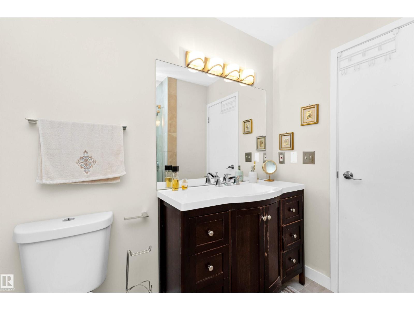 Photo 23 of 17306 Callingwood Rd Nw, Edmonton AB