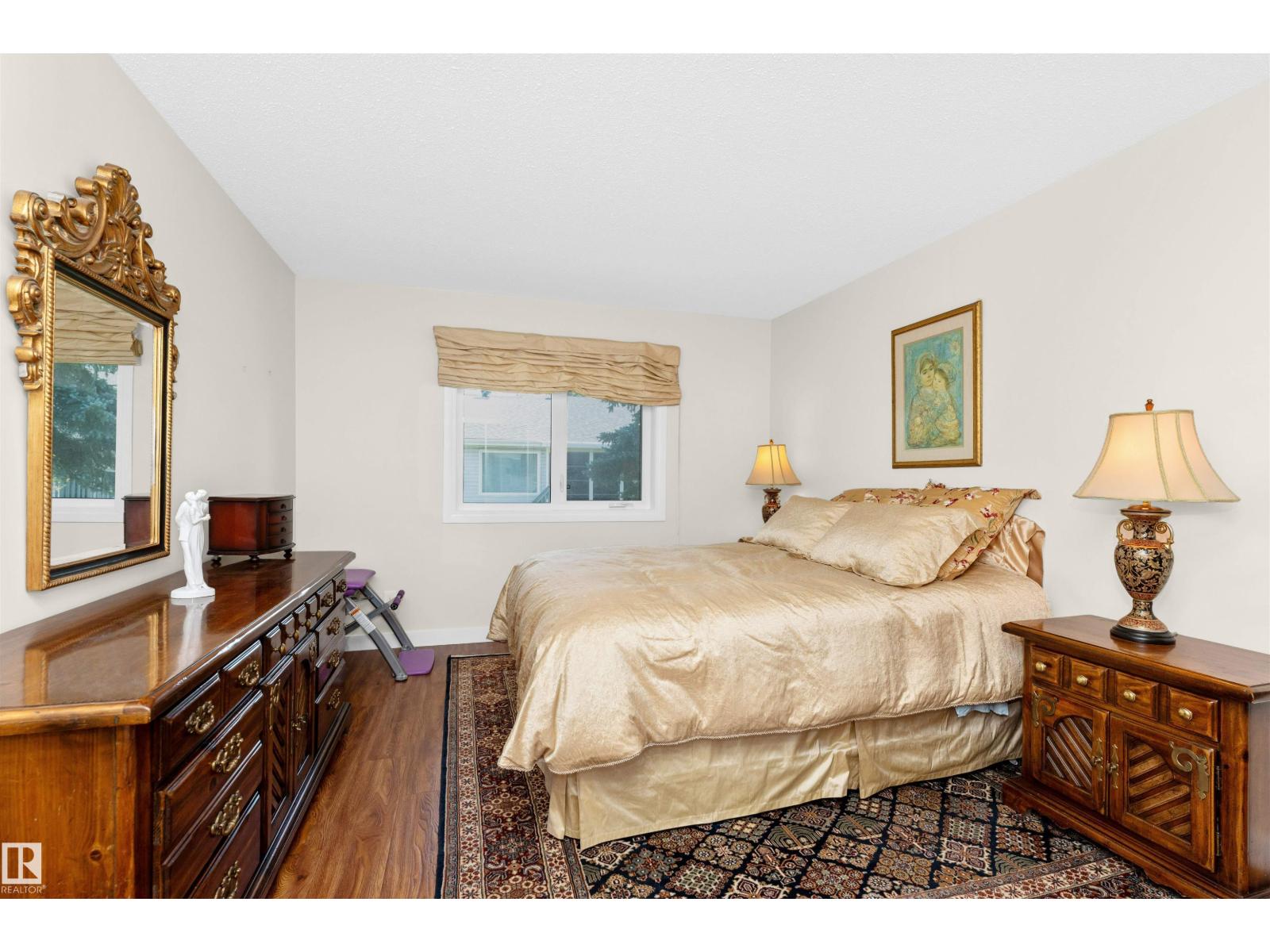 Photo 9 of 17306 Callingwood Rd Nw, Edmonton AB
