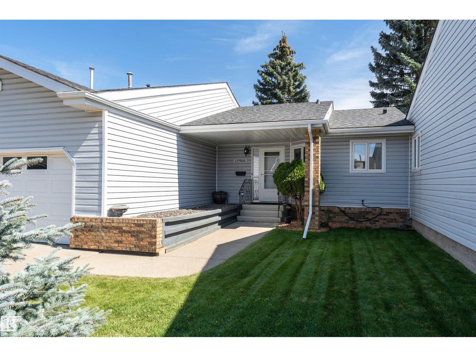 Photo 32 of 17306 Callingwood Rd Nw, Edmonton AB