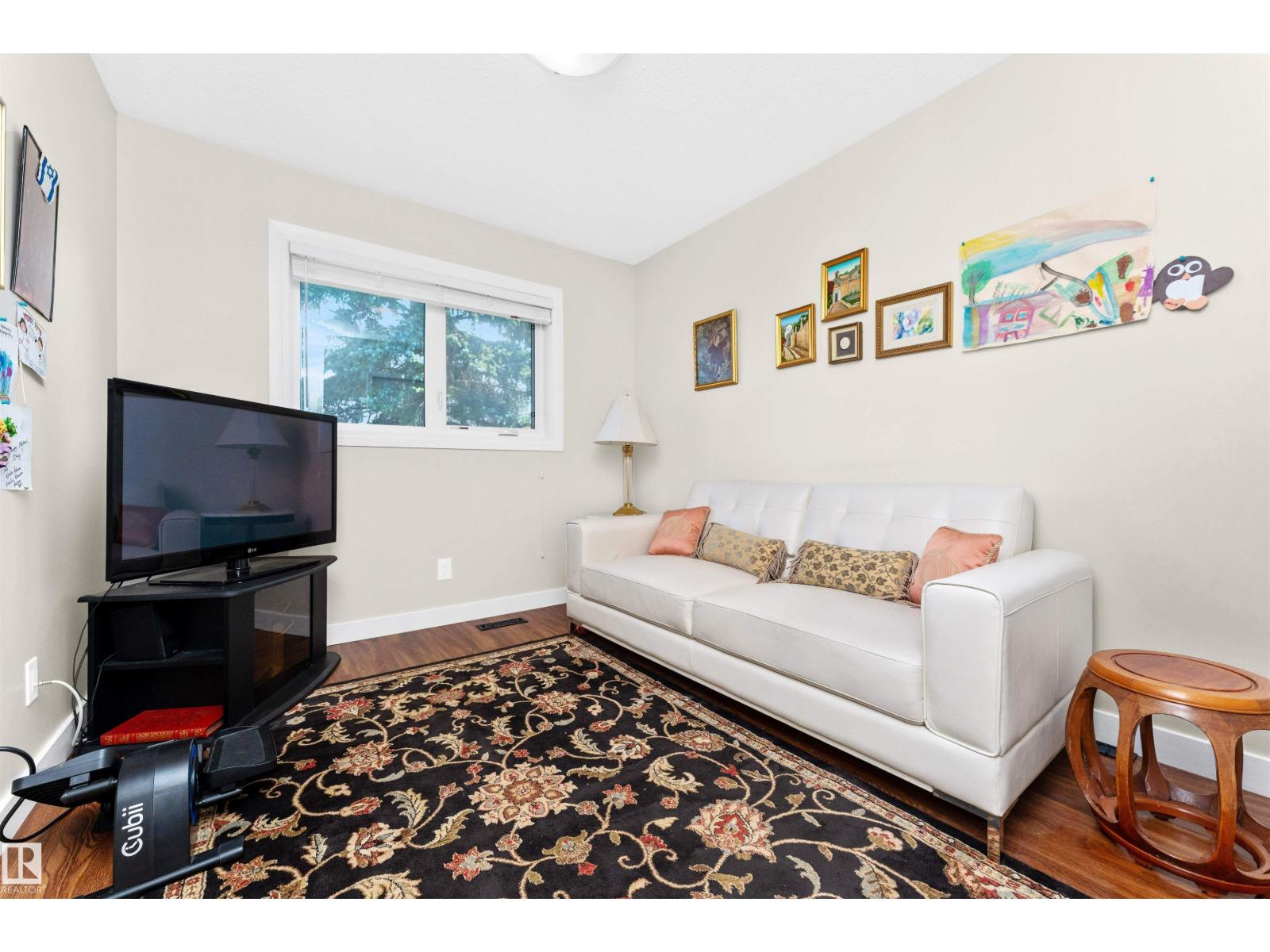 Photo 7 of 17306 Callingwood Rd Nw, Edmonton AB