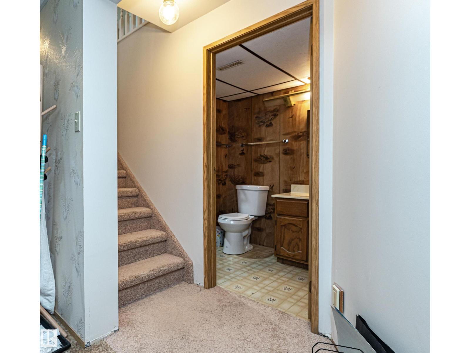 Photo 30 of 17306 Callingwood Rd Nw, Edmonton AB