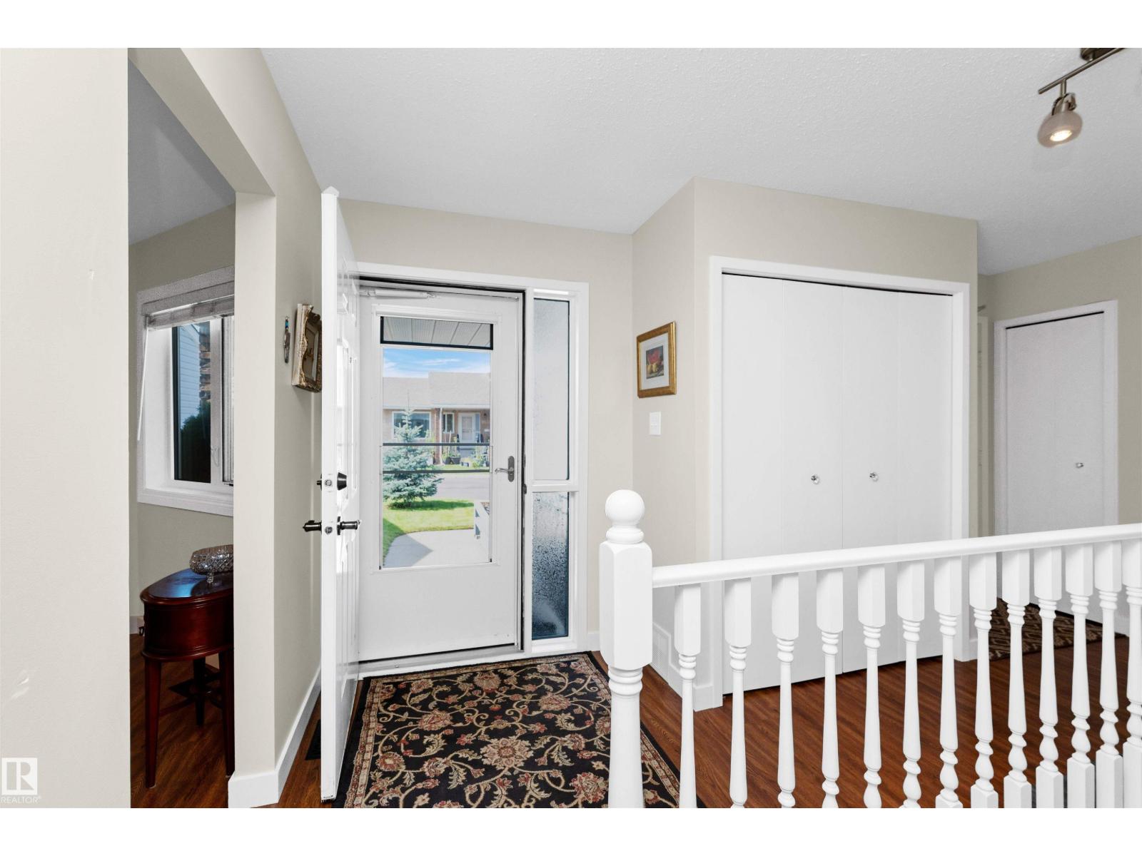 Photo 8 of 17306 Callingwood Rd Nw, Edmonton AB